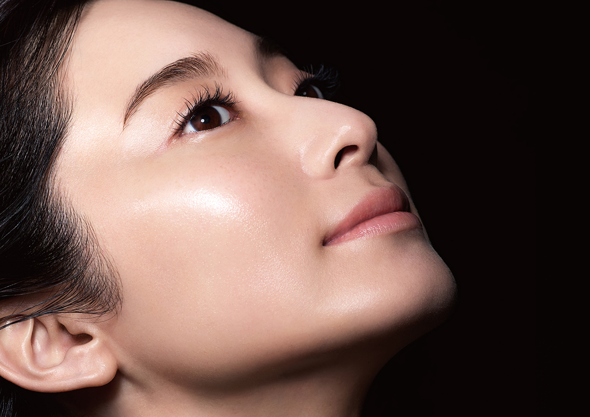 有助于塑造富有立体感*和柔滑的紧致肌肤。融化舒展般渗透*,光滑细腻的触感。